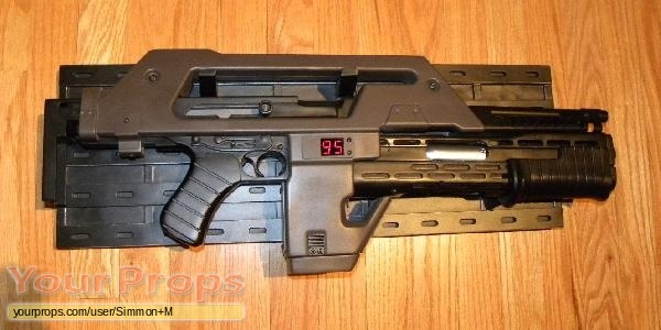 Aliens replica movie prop weapon