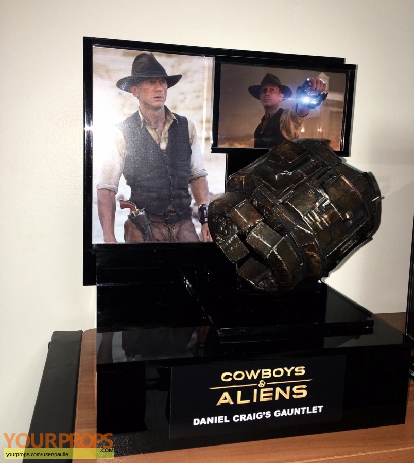 Cowboys & Aliens gaunlet blaster original movie prop