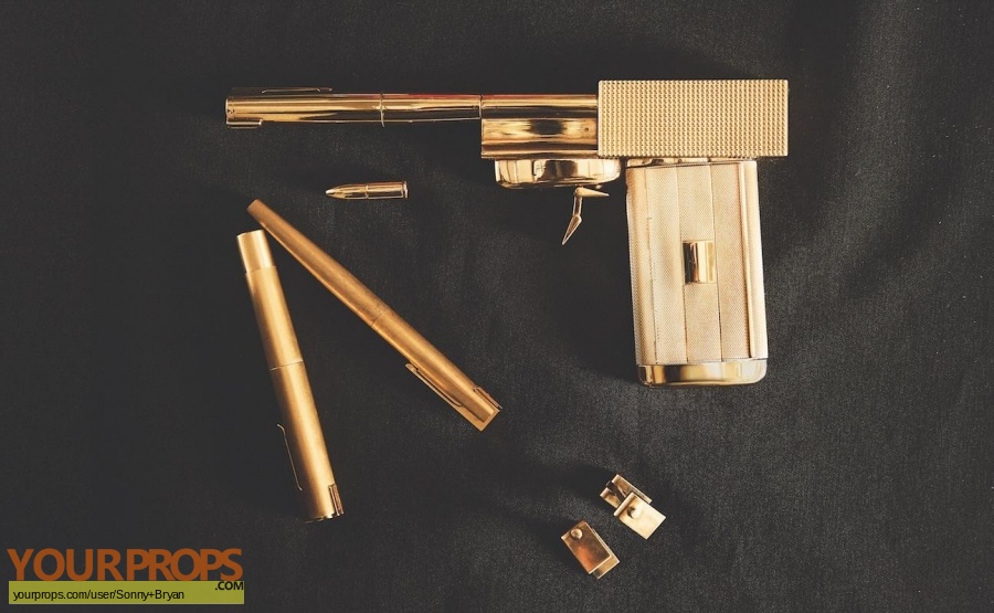 James Bond: The Man With The Golden Gun The Golden Gun Gimmick Gun ...