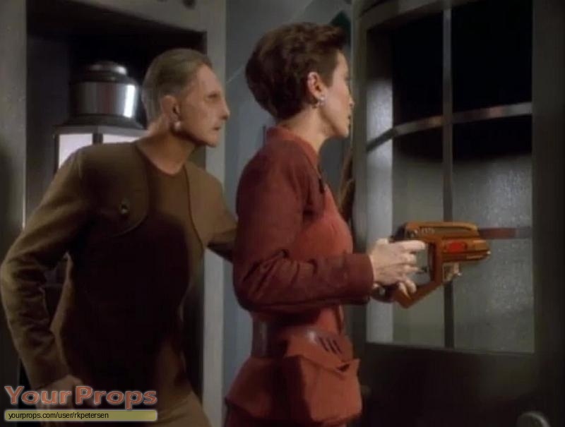 Star Trek  Deep Space Nine replica movie prop weapon