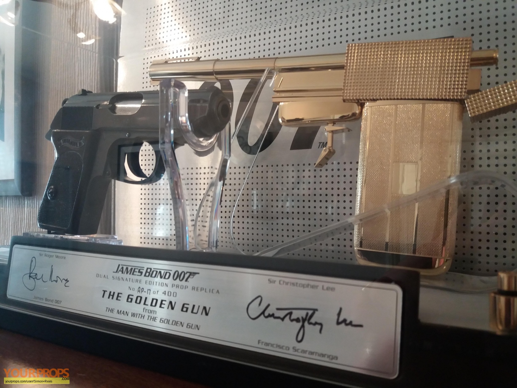 James Bond: The Man With The Golden Gun Golden Gun/Walther PPK Duel Set ...