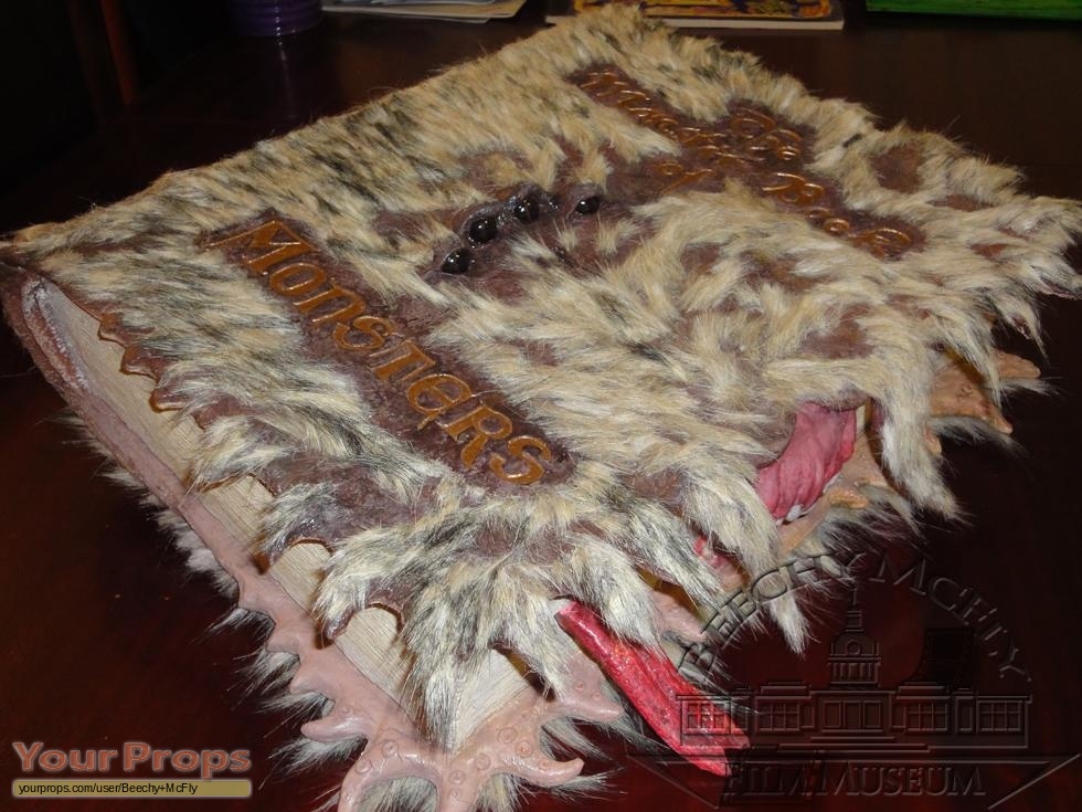 Monster Book of Monsters Book replica movie prop Harry Potter and the Prisoner of Azkaban 2004 YP